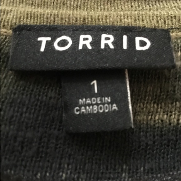 Torrid Women’s Soft Lightweight Camo Boyfriend Cardigan Size 1 EUC - Picture 5 of 7